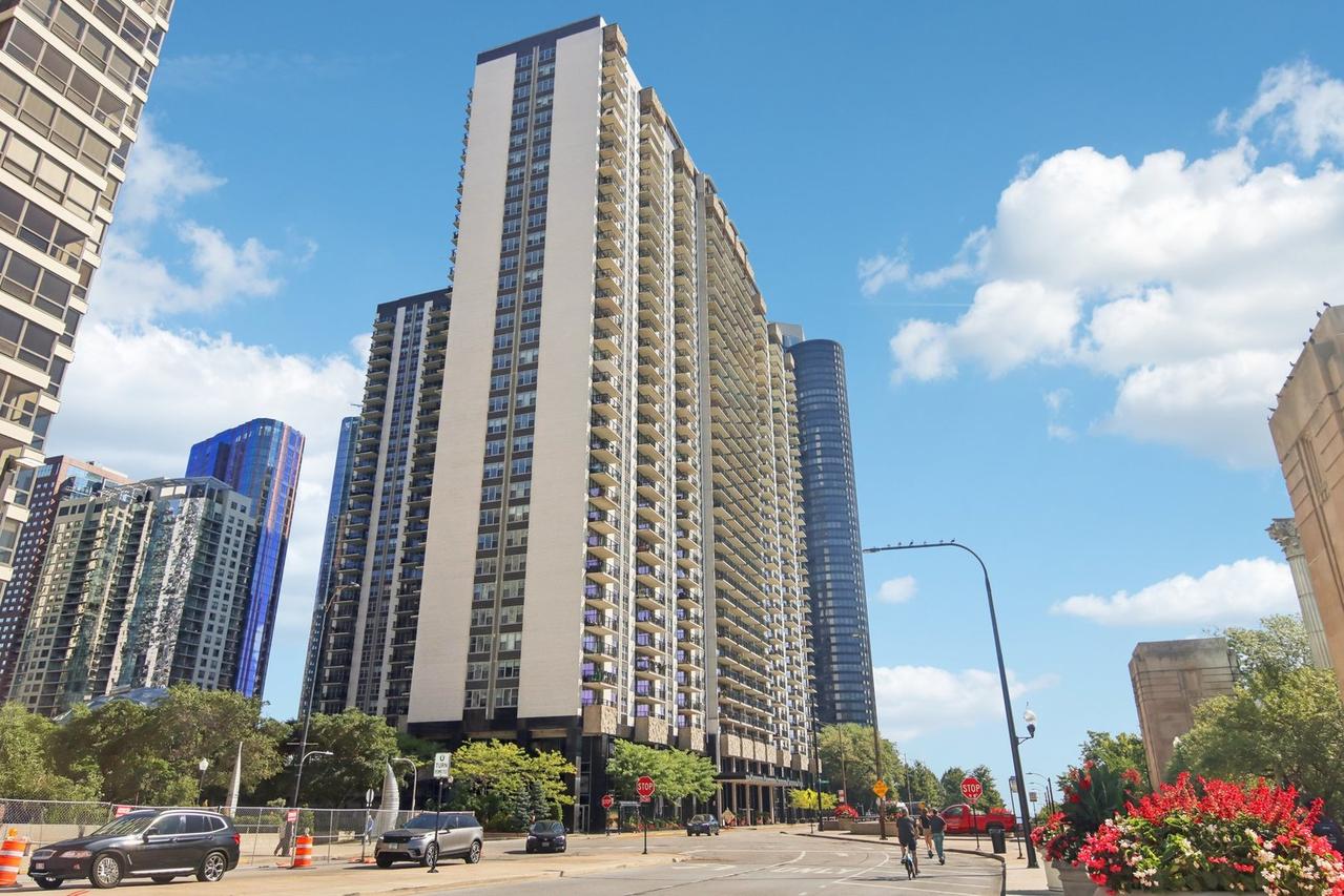 400 E Randolph St. #3714, Chicago, IL 60601