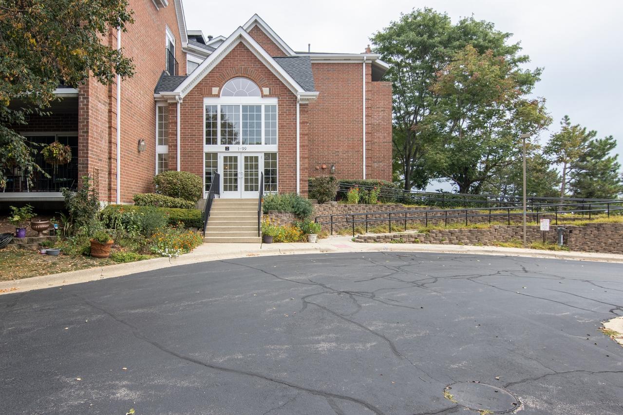 11 Hunt Club Dr., St. Charles, IL 60174