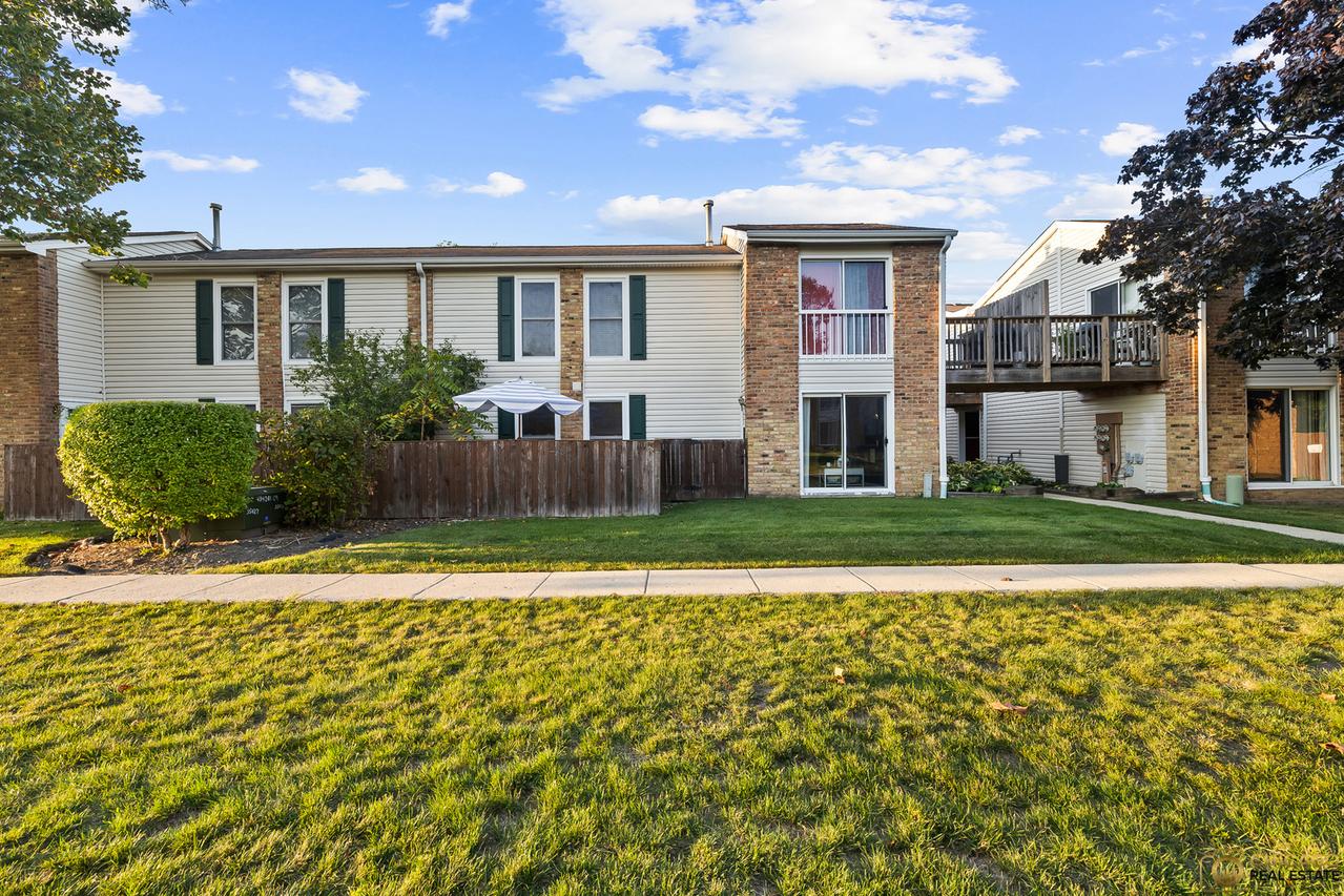 1977 Kenilworth Cir. #D, Hoffman Estates, IL 60169