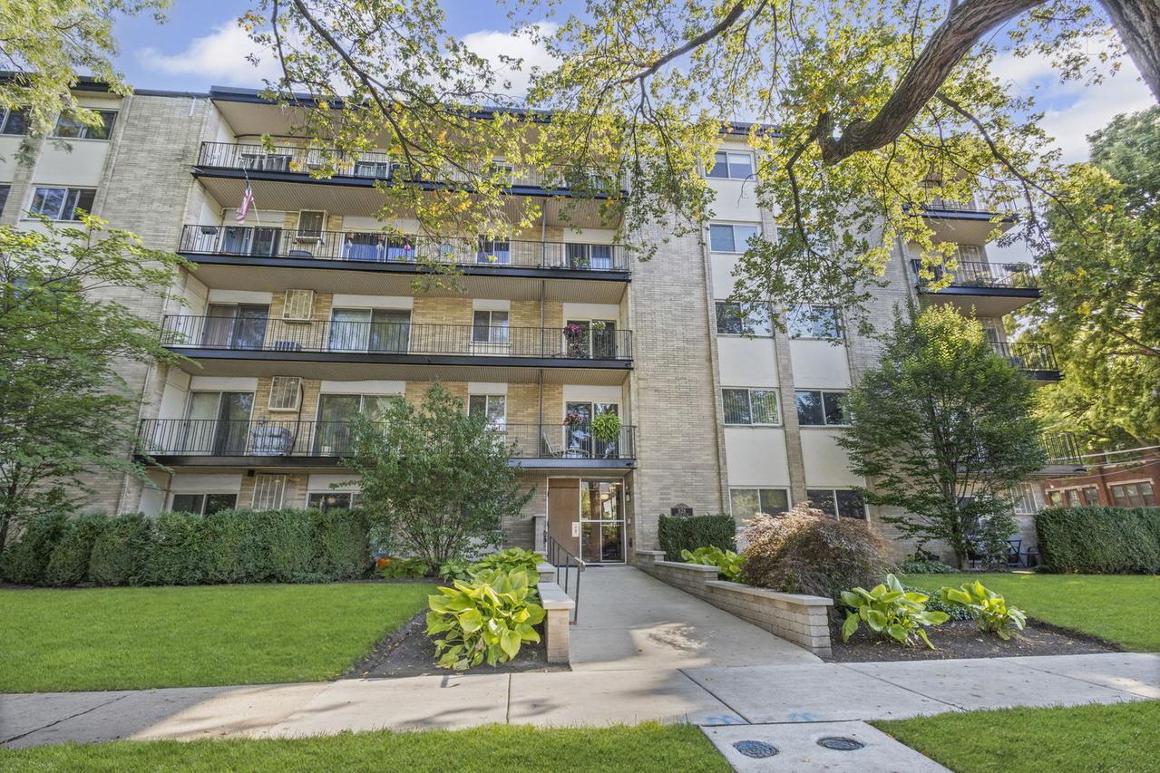 828 Oakton St. #4F, Evanston, IL 60202