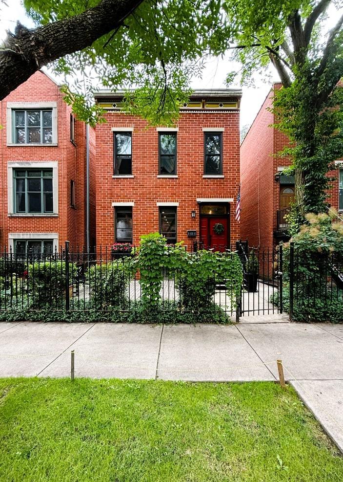 823 S Oakley Blvd., Chicago, IL 60612