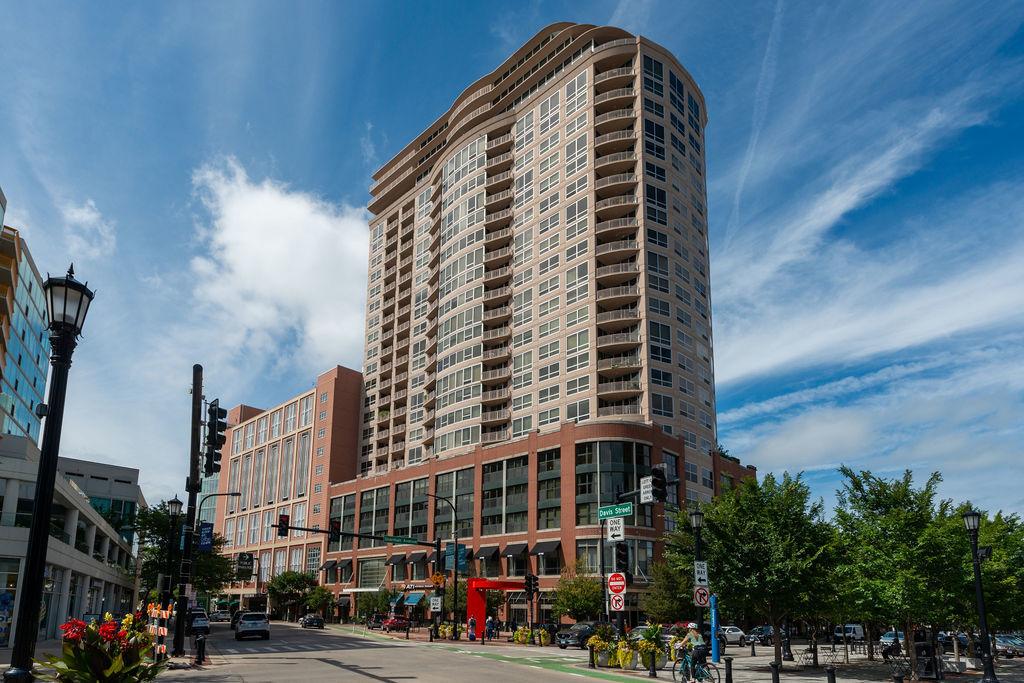 807 Davis St. #1907, Evanston, IL 60201
