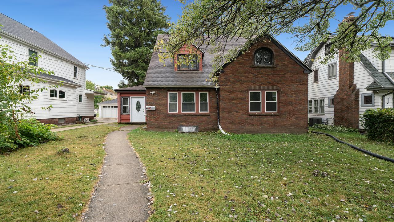 1611 Jackson St., Rockford, IL 61107