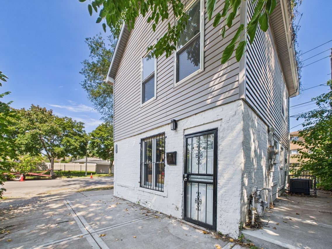 1715 E 70th St., Chicago, IL 60649