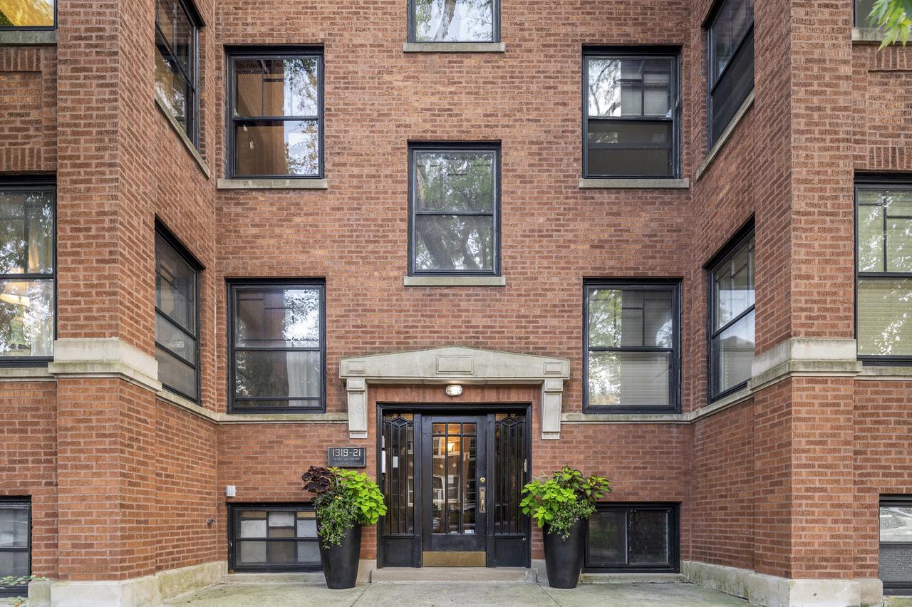 1319 W Ardmore Ave. #2E, Chicago, IL 60660