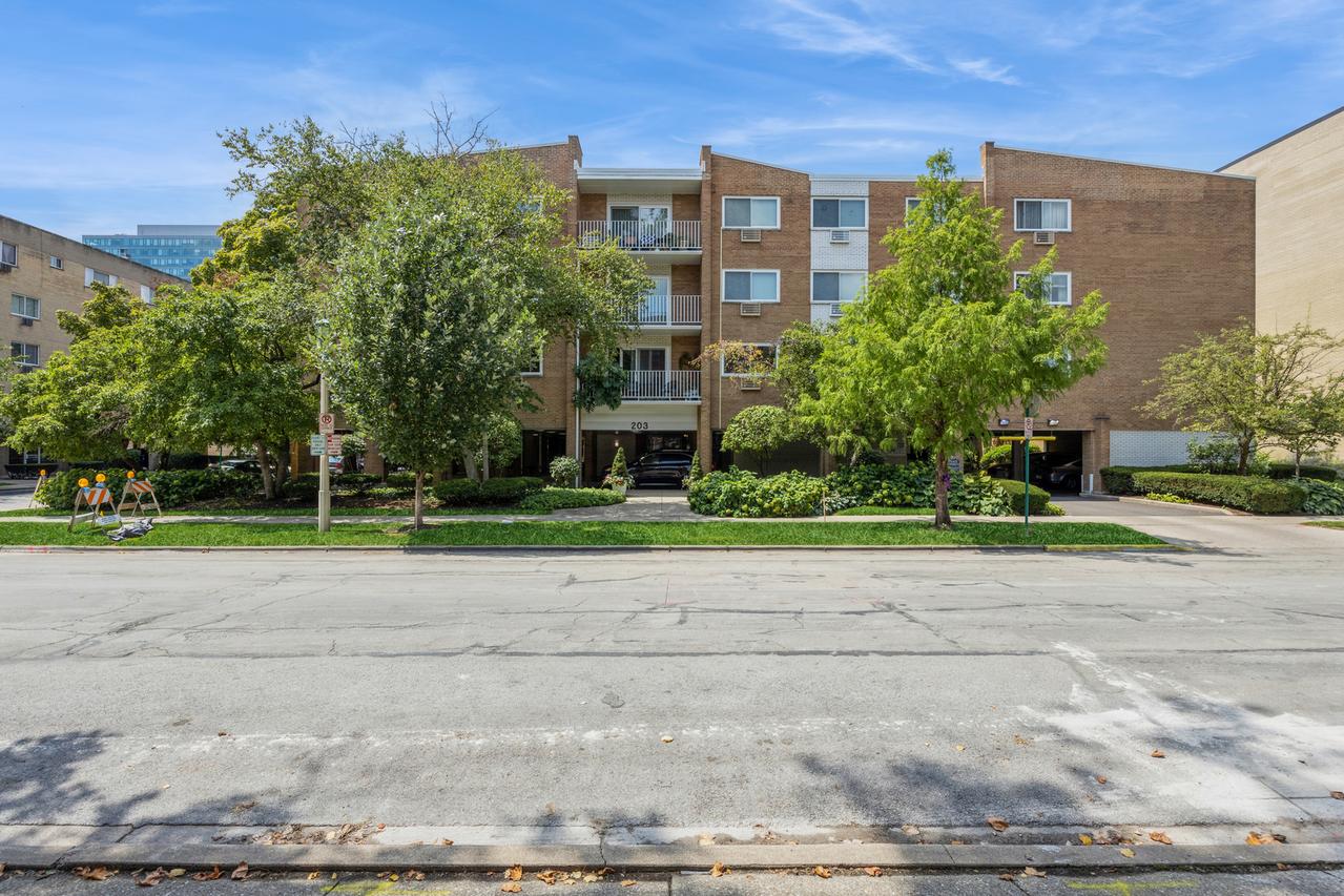 203 N Kenilworth Ave. #2G, Oak Park, IL 60302