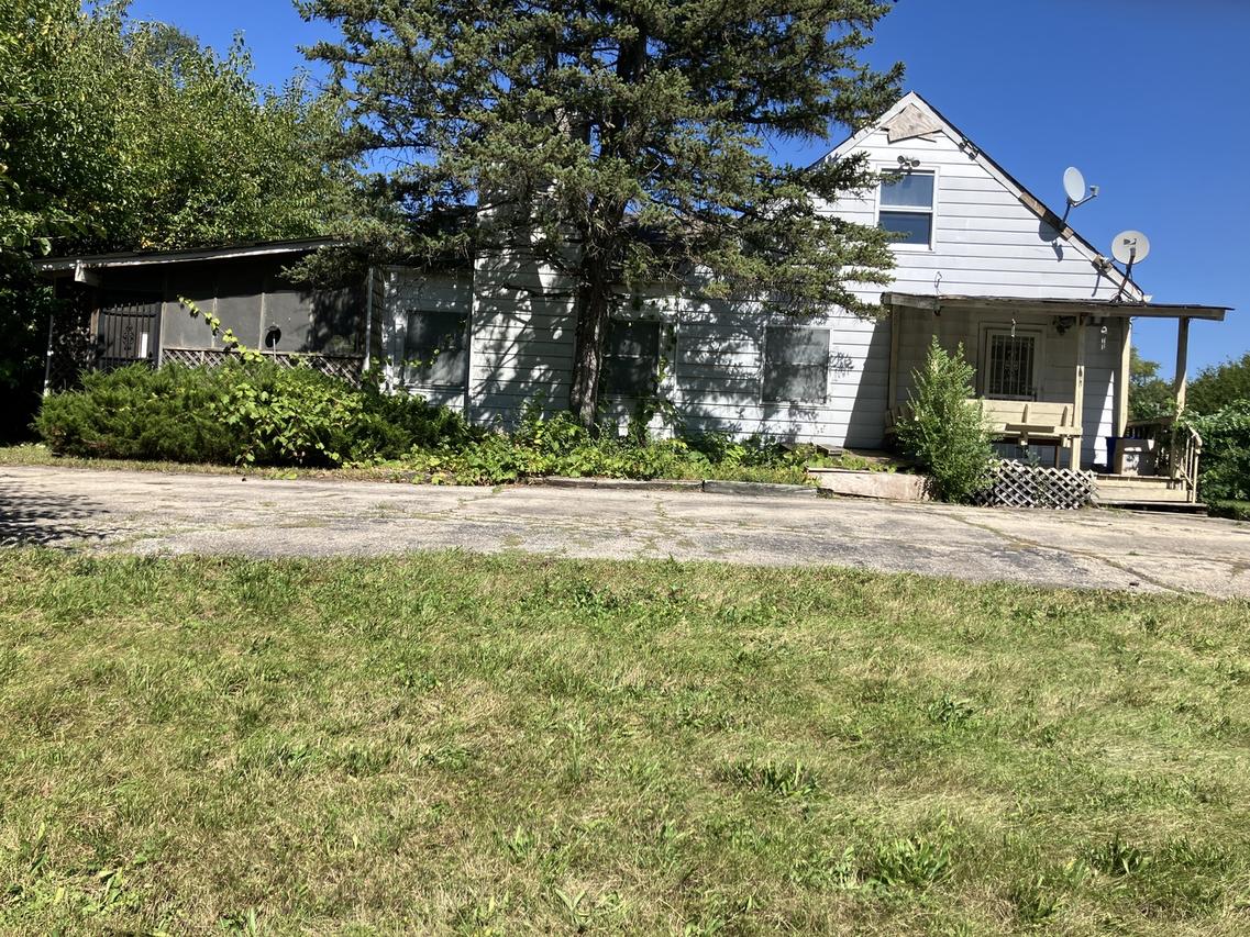 24W459 Lawrence Ave., Roselle, IL 60172