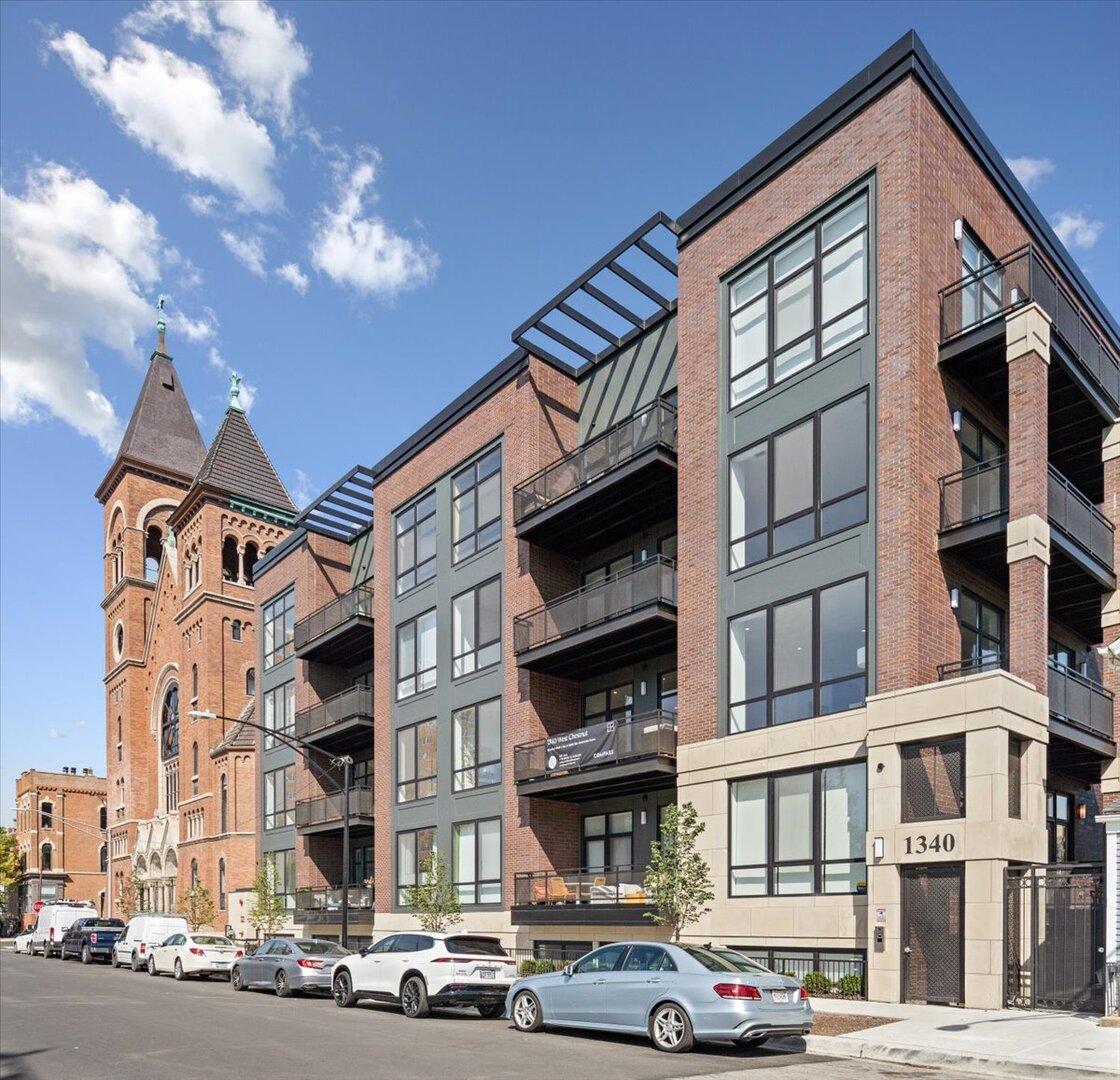 1340 W Chestnut St. #301, Chicago, IL 60642