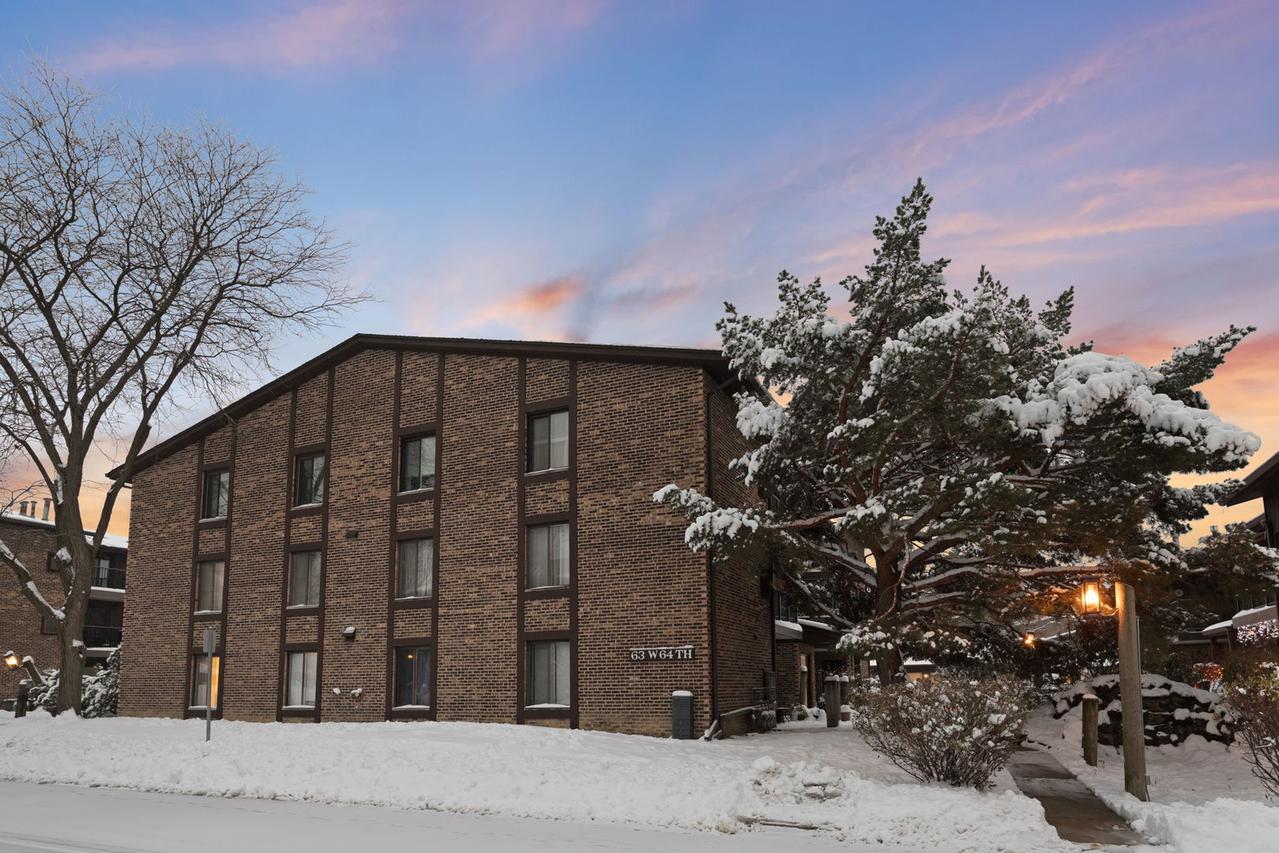 63 W 64th St. #102, Westmont, IL 60559