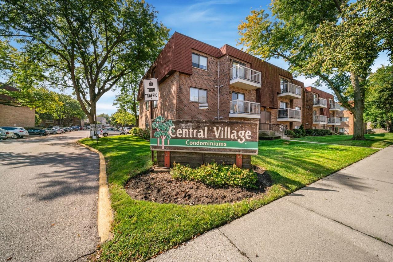 613 W Central Rd. #B7, Mount Prospect, IL 60056
