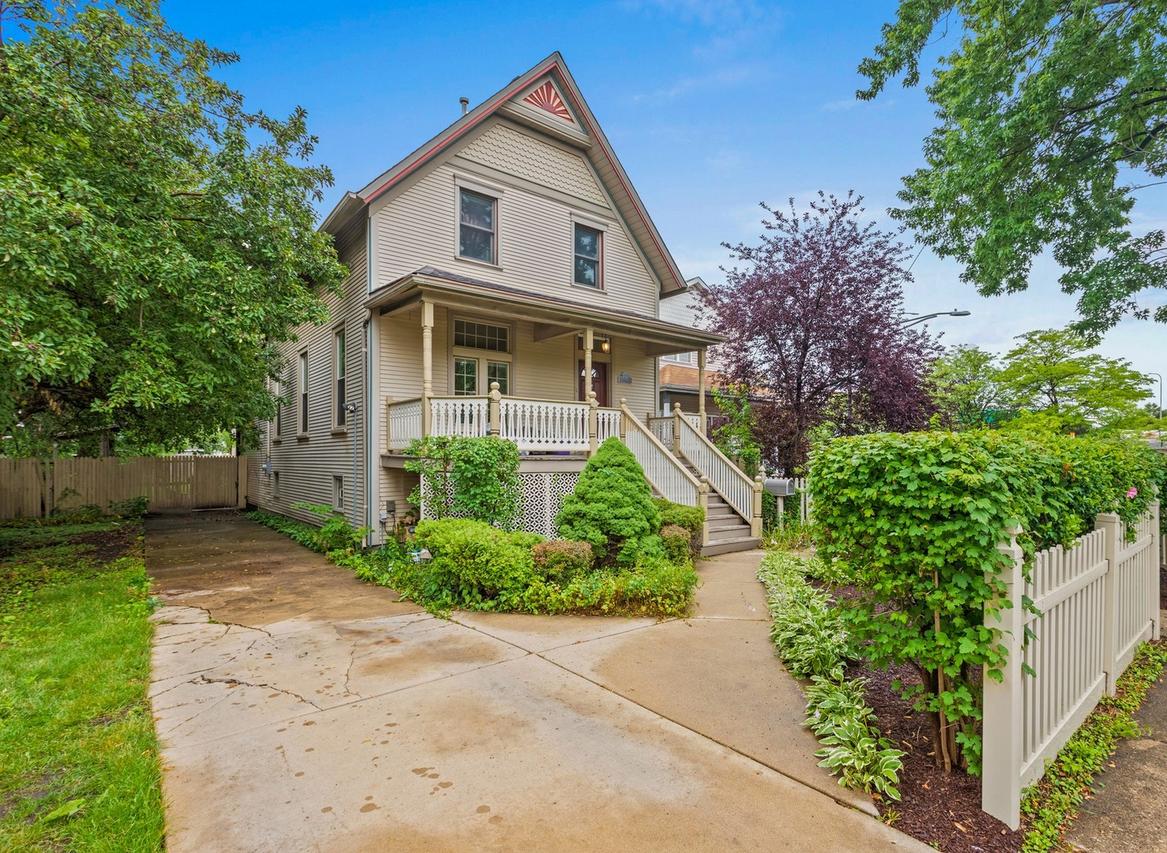4317 N Kenneth Ave., Chicago, IL 60641