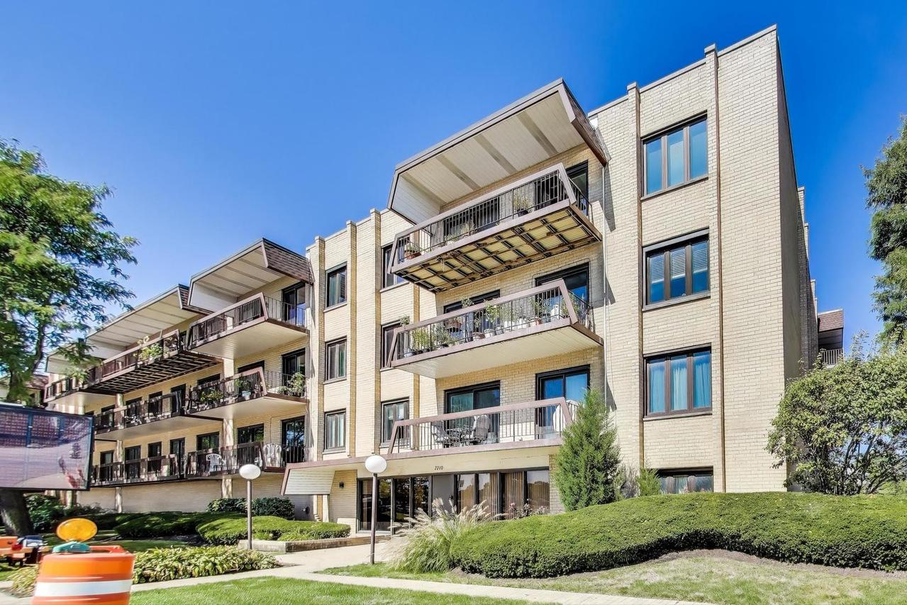 7710 Dempster St. #204, Morton Grove, IL 60053