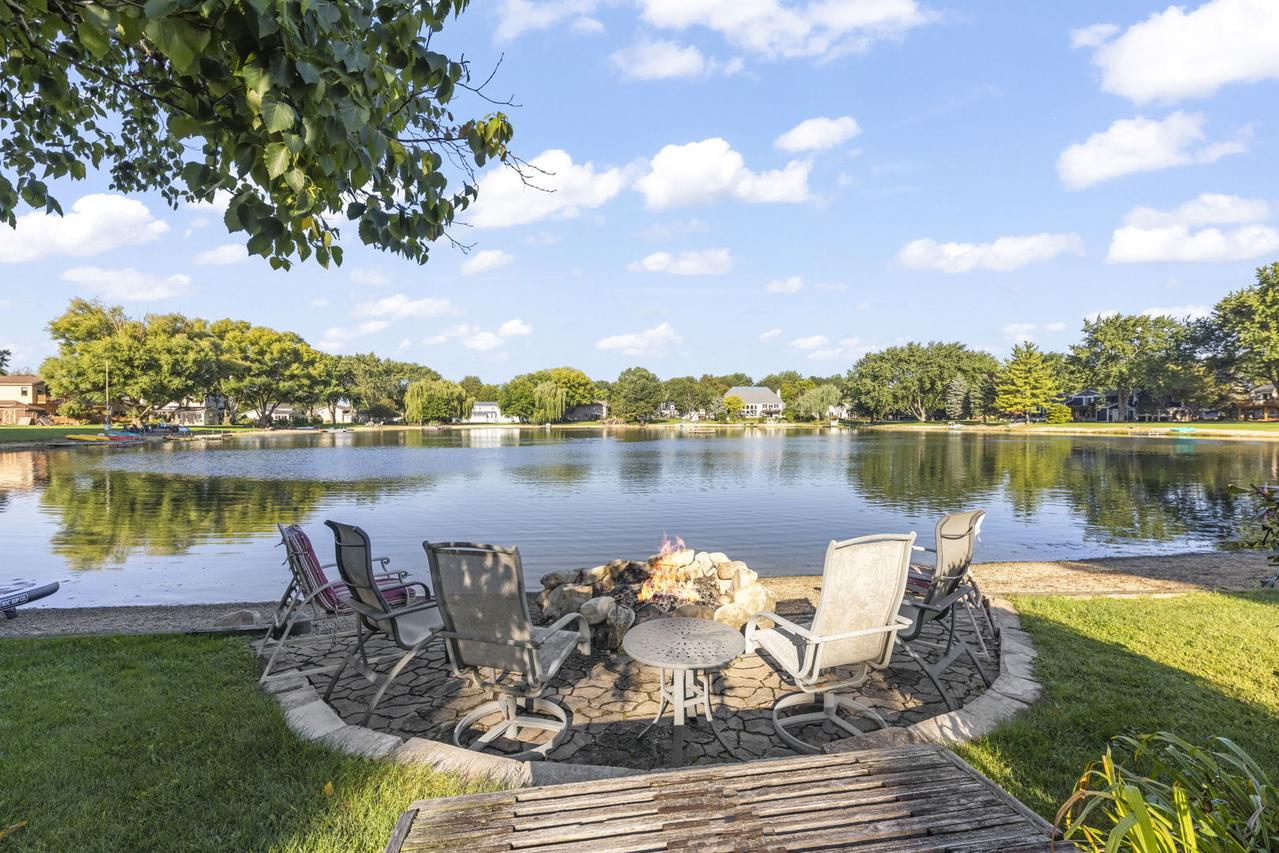 10S506 Whittington Ln., Naperville, IL 60564