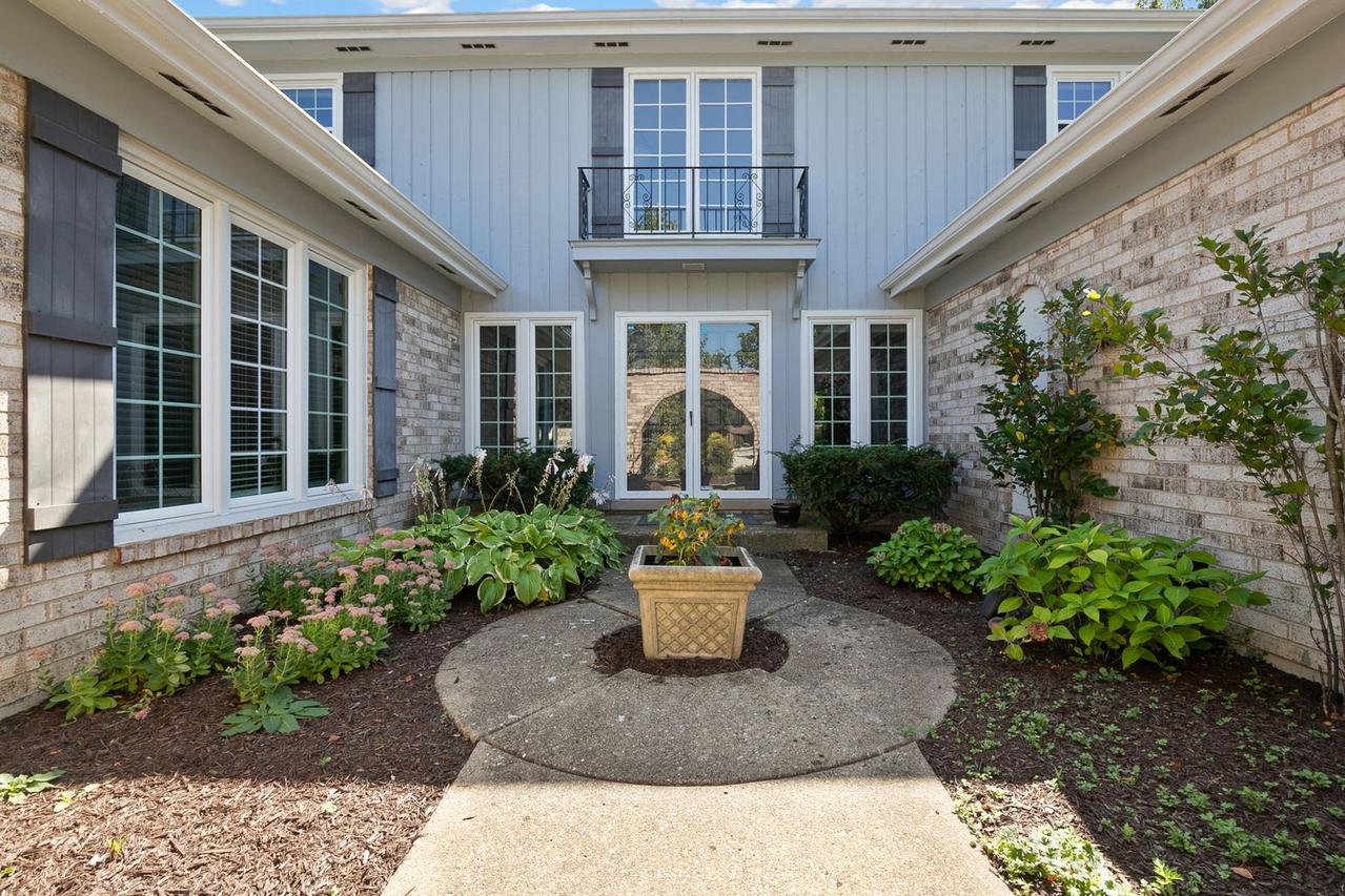 3155 Kayjay Dr., Northbrook, IL 60062