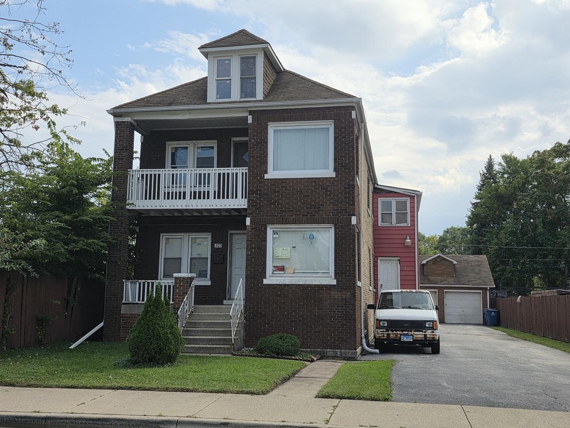 305 153rd St., Calumet City, IL 60409