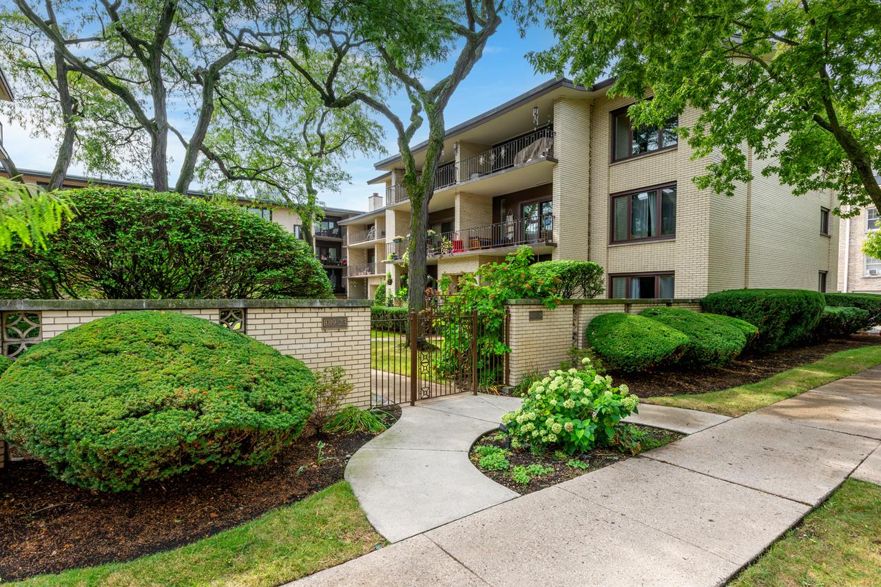 1029 Washington Blvd. #101, Oak Park, IL 60302