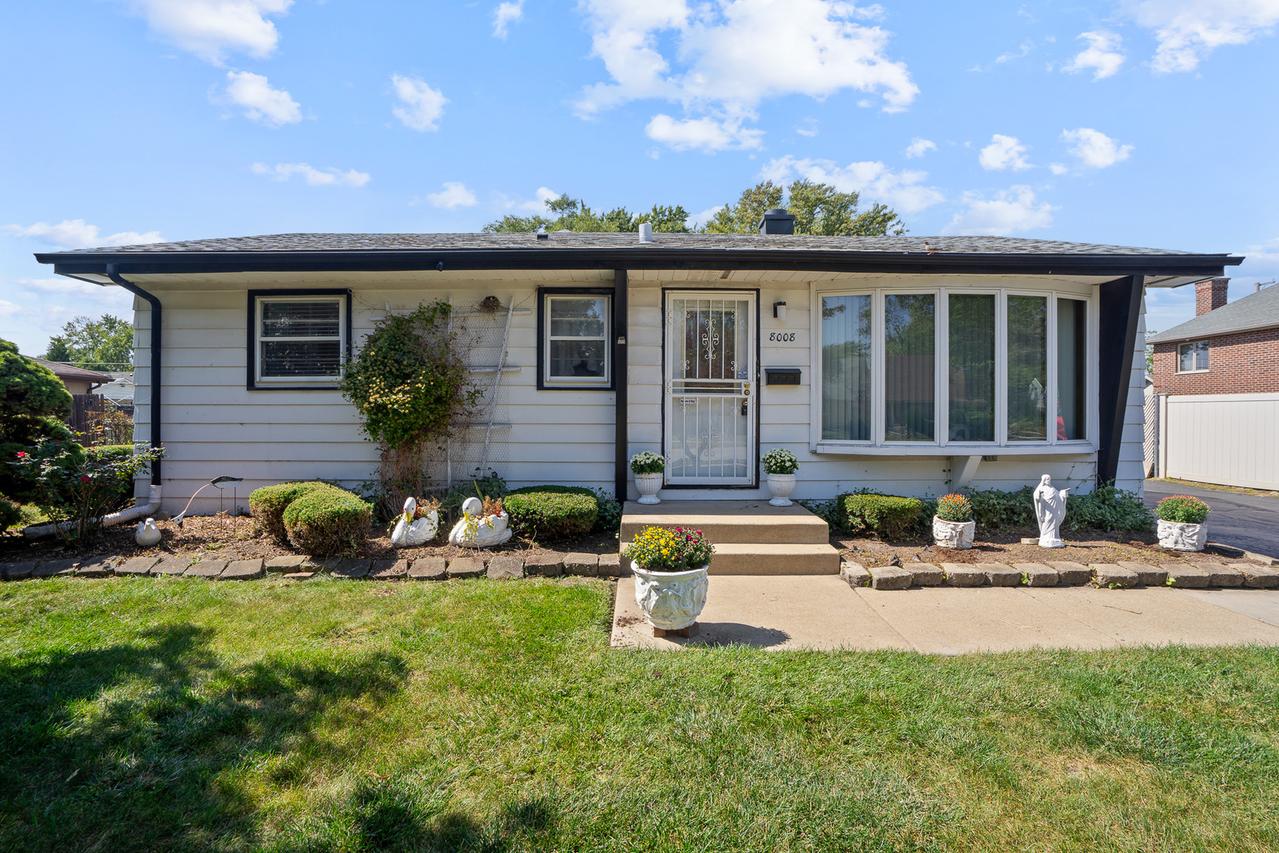8008 Normandy Ave., Burbank, IL 60459