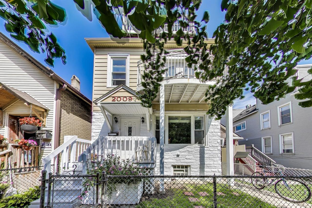 2009 N Bingham St., Chicago, IL 60647
