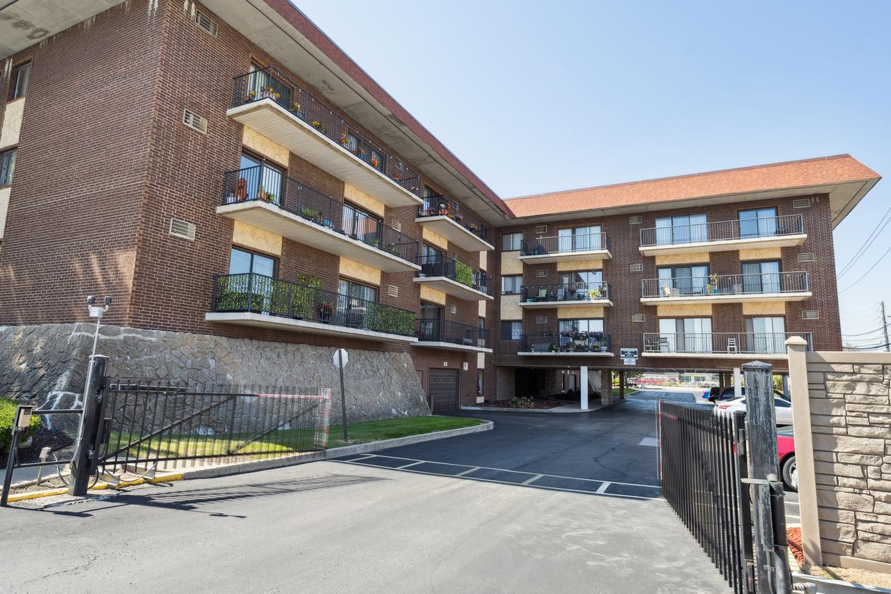 9520 S Mayfield Ave. #N105, Oak Lawn, IL 60453