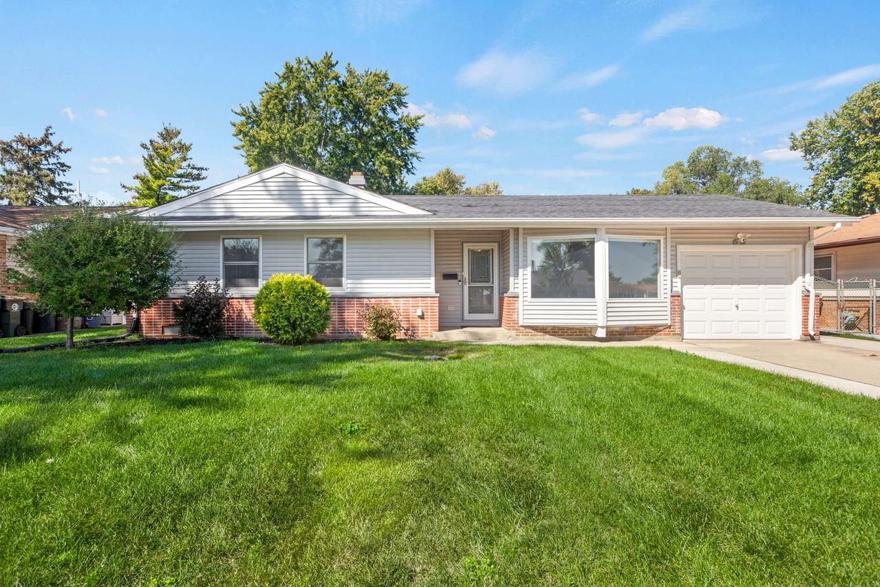 66 Forest Ln., Elk Grove Village, IL 60007