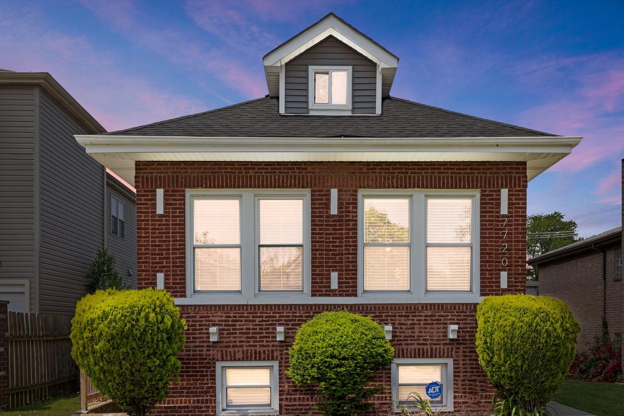 7720 S Prairie Ave., Chicago, IL 60619