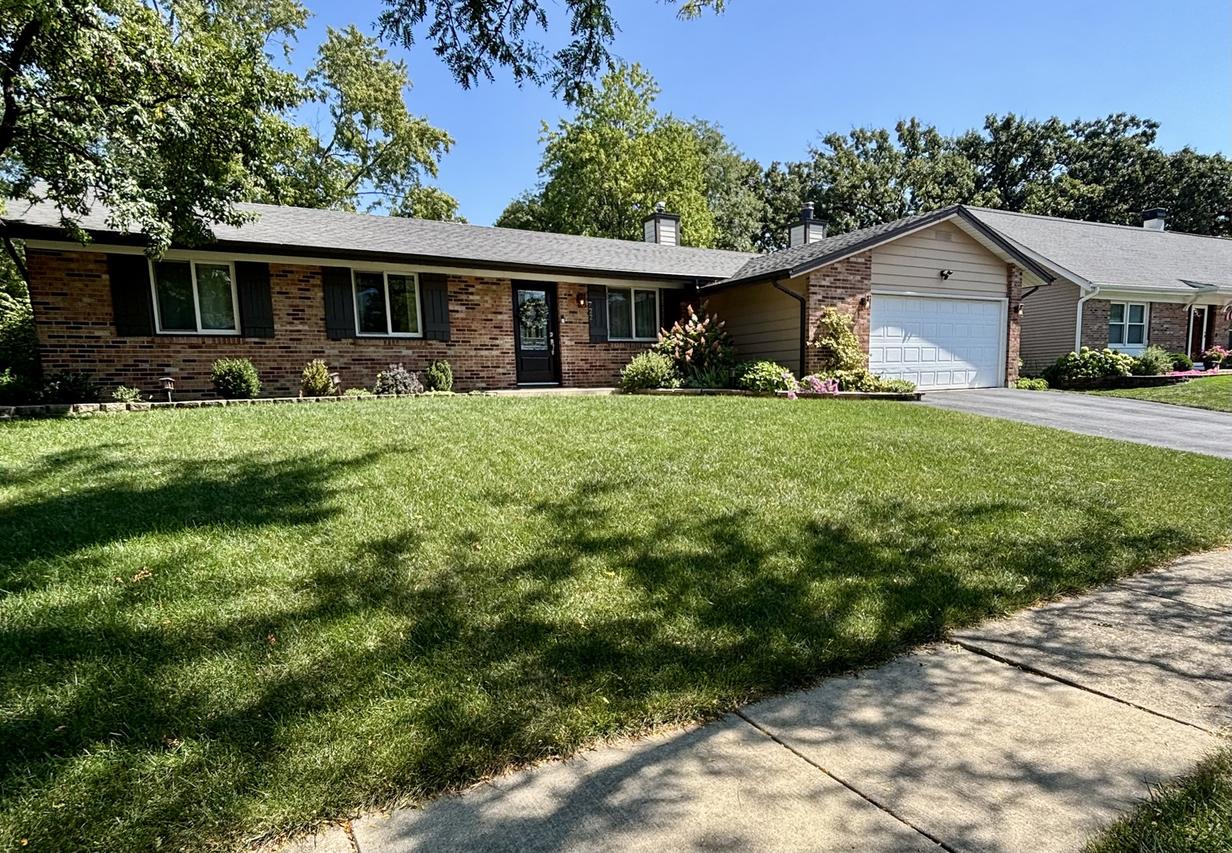 722 N Pinecrest Rd., Bolingbrook, IL 60440