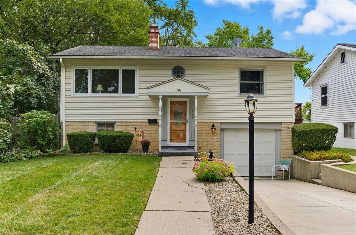 851 Glenview Ave., Mundelein, IL 60060