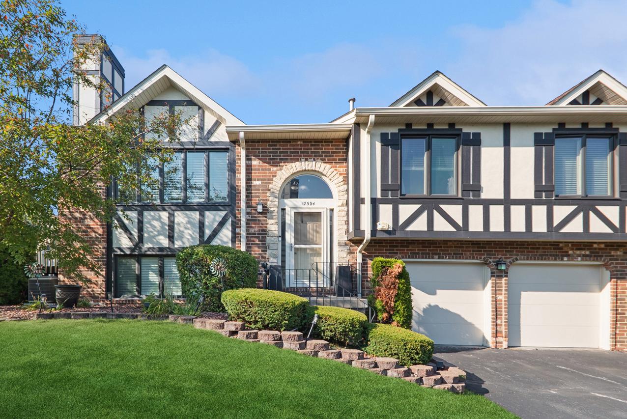 17594 Windsor Pkwy., Tinley Park, IL 60487