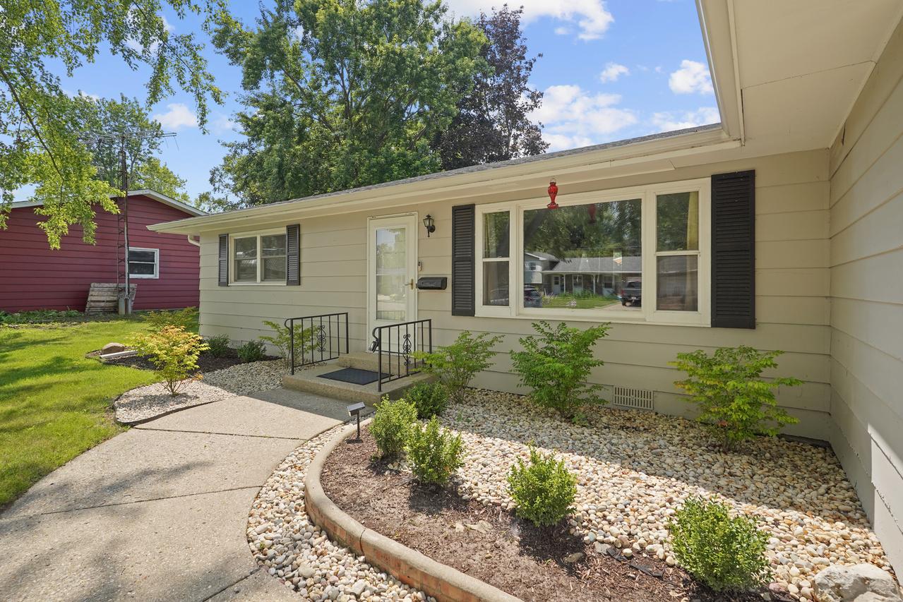 582 Phillips Cir., Antioch, IL 60002