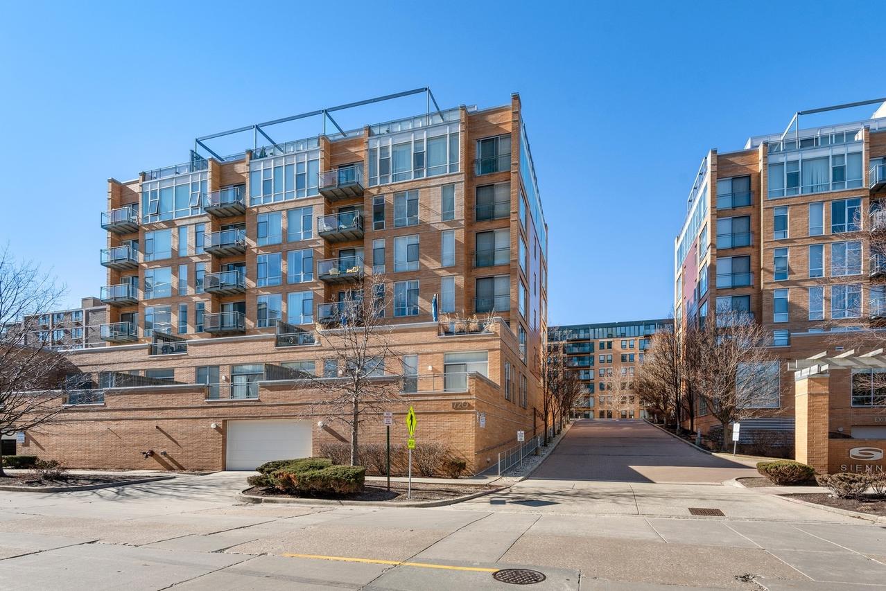 1720 Oak Ave. #801A, Evanston, IL 60201