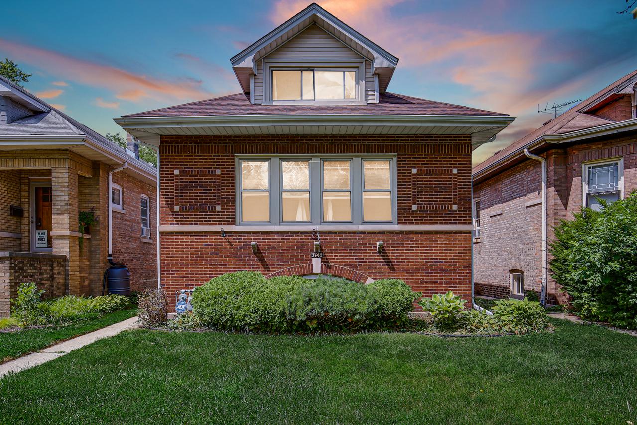 3742 Clinton Ave., Berwyn, IL 60402