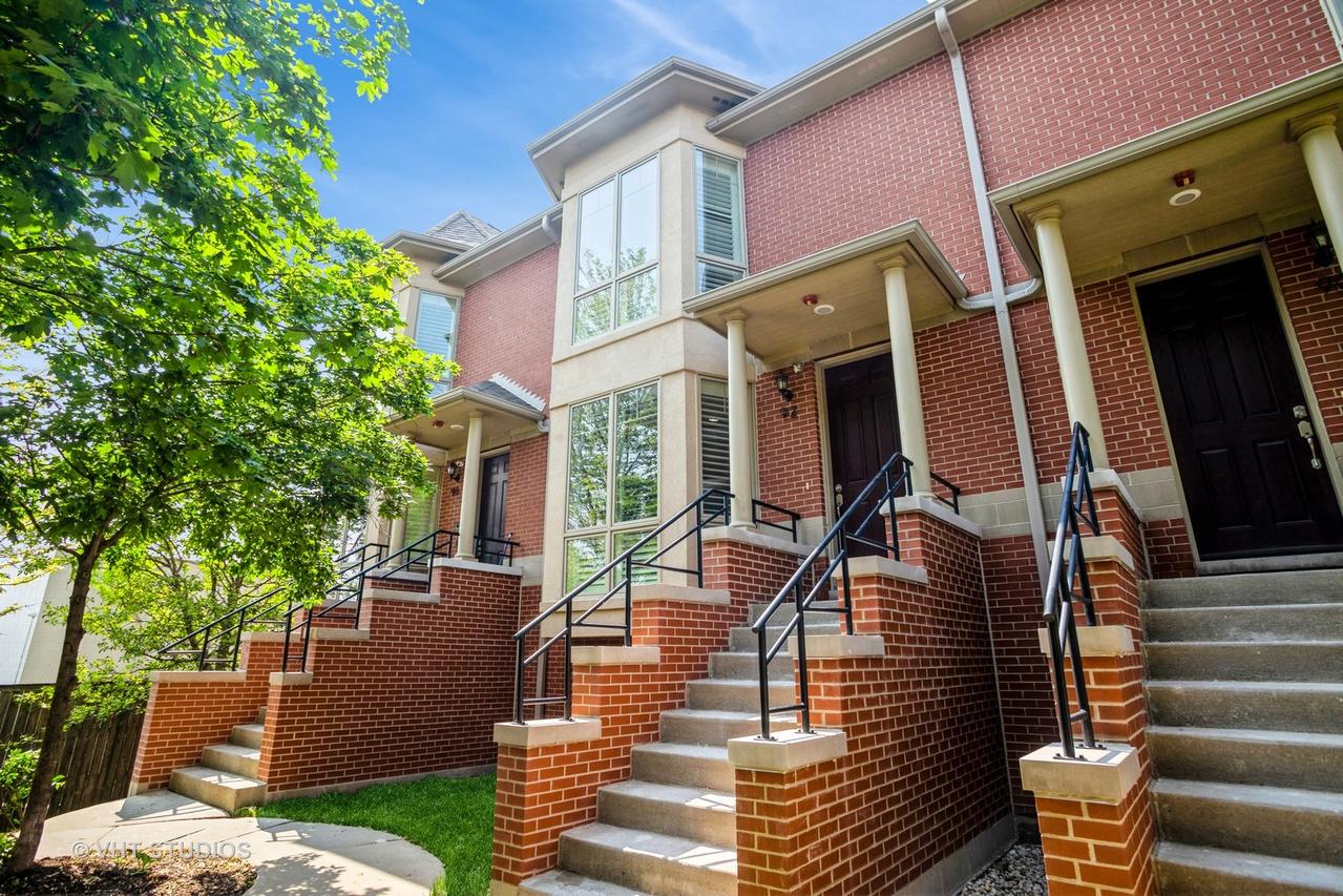 92 Legacy Ln., Wheeling, IL 60090