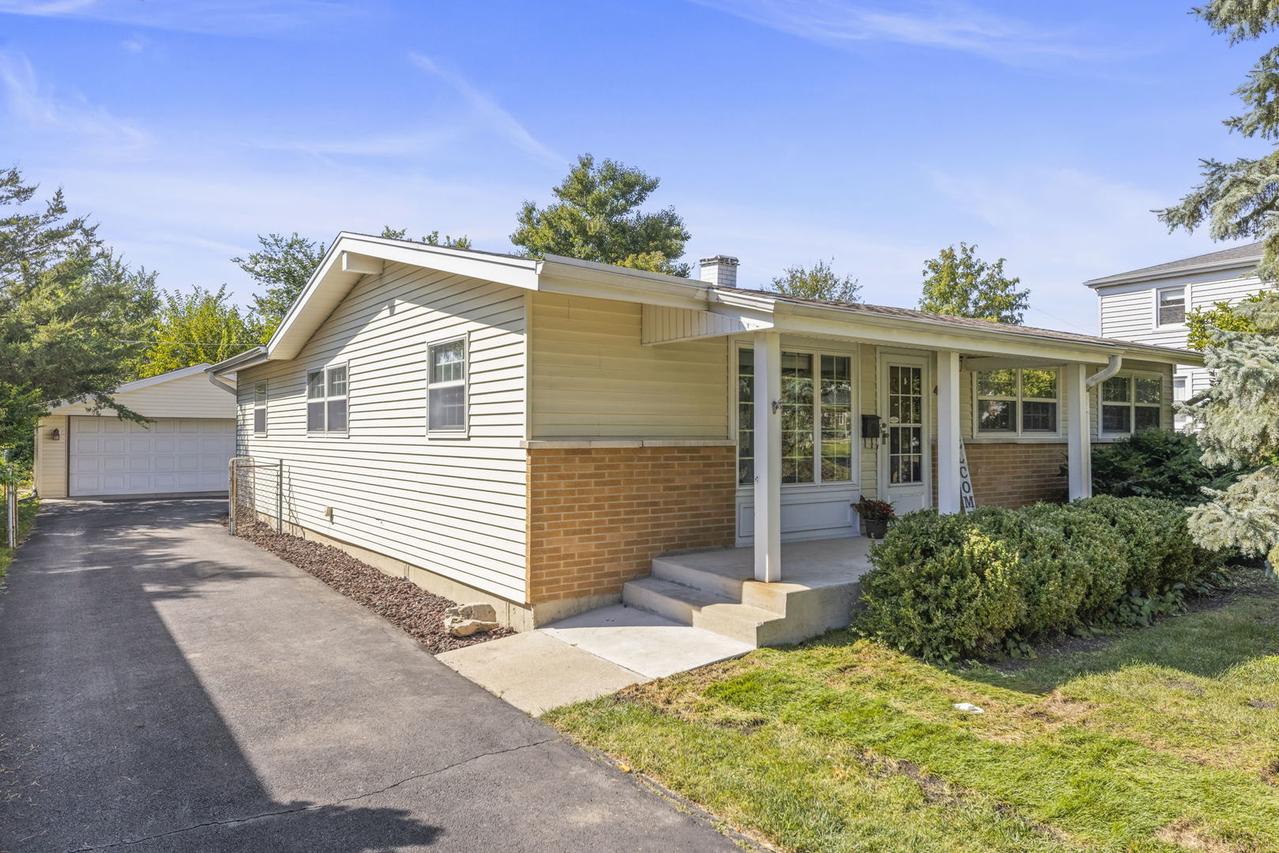 490 N Chatham Ave., Villa Park, IL 60181