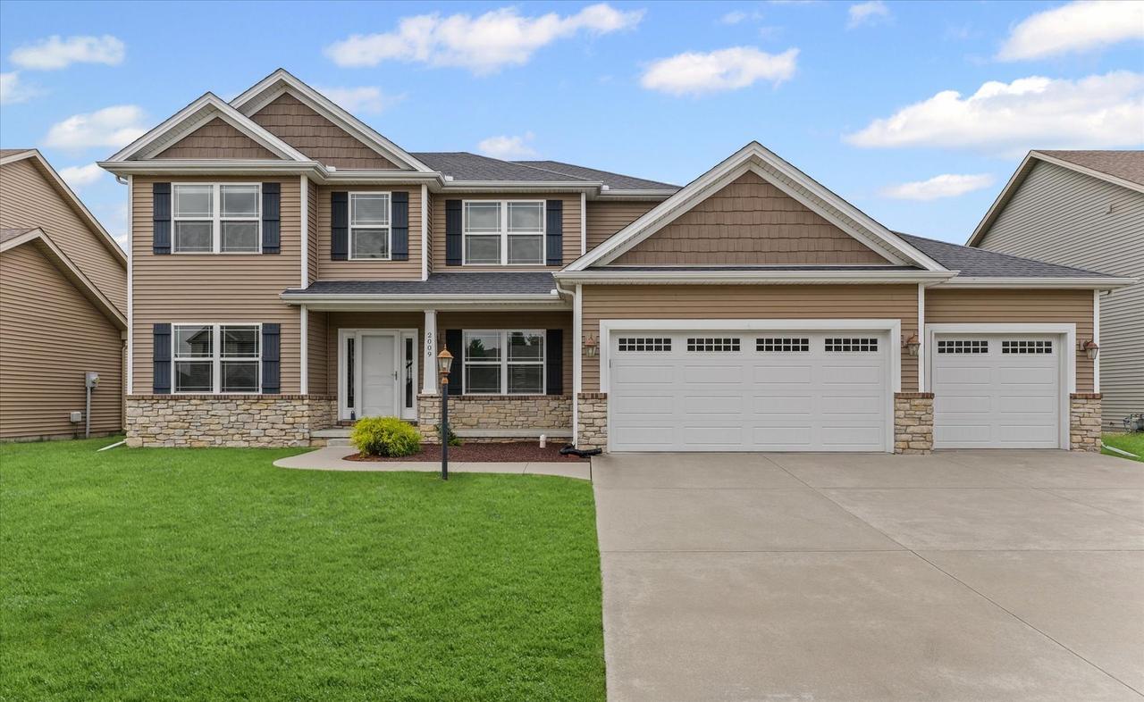2009 Savanna Dr., Champaign, IL 61822