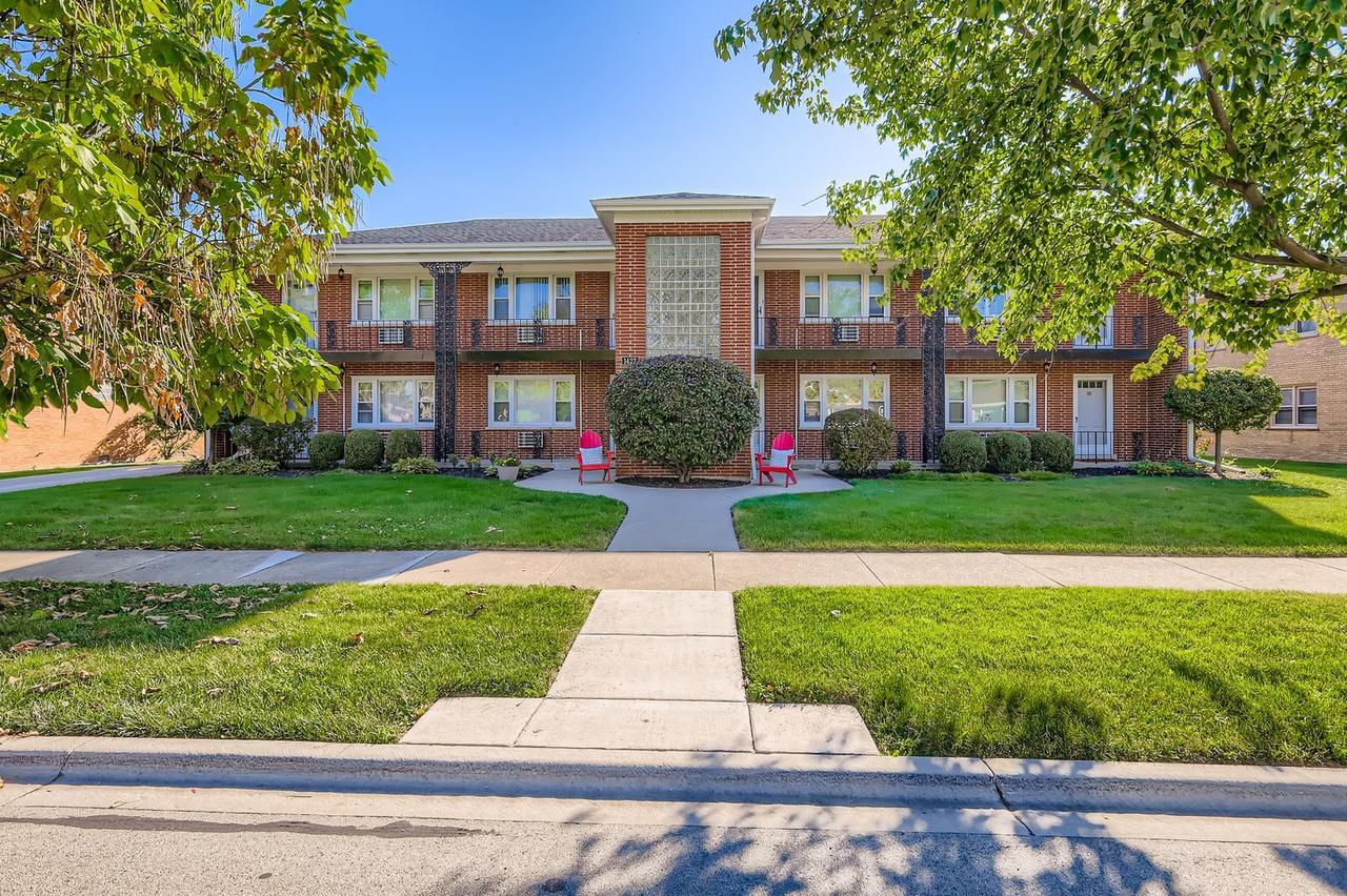 1427 Homestead Rd. #H, La Grange Park, IL 60526