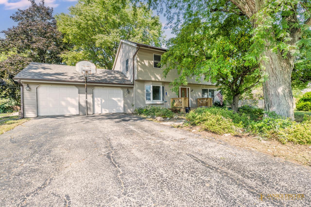 8488 Grange Hall Rd., Garden Prairie, IL 61038