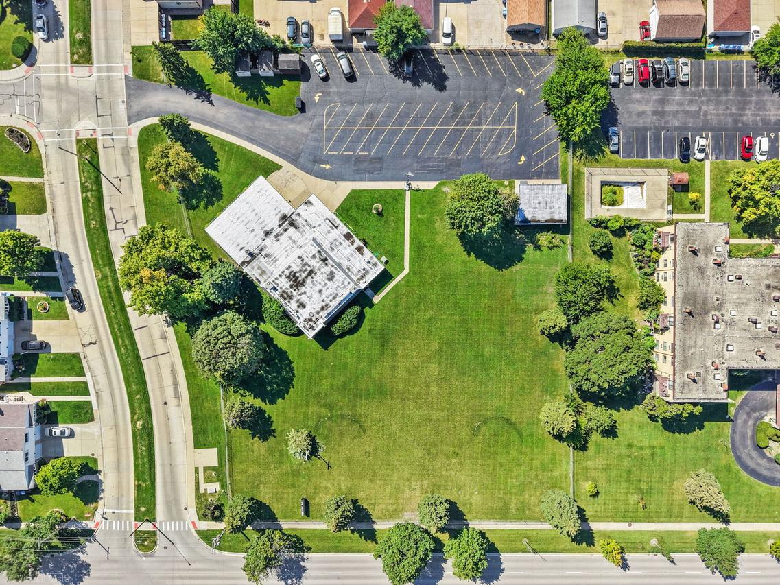 800 Beau Dr., Des Plaines, IL 60016