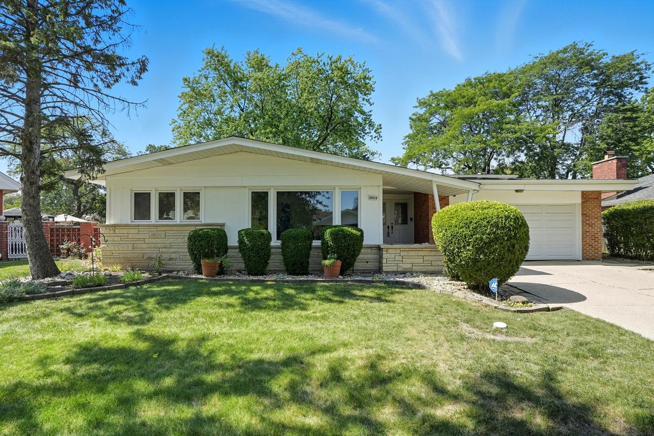16410 University Ave., South Holland, IL 60473