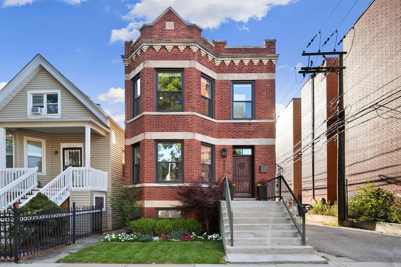 3940 N Christiana Ave., Chicago, IL 60618