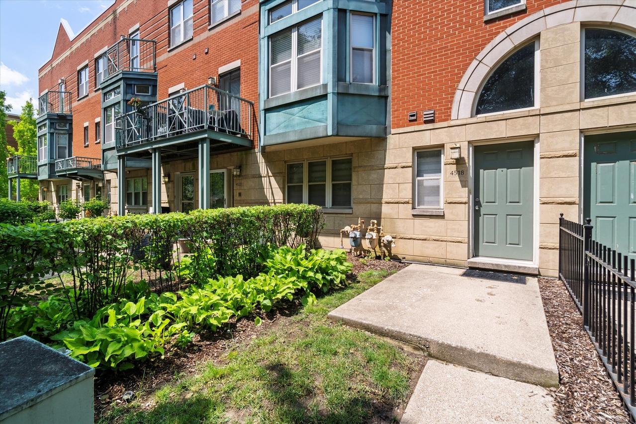4518 S Woodlawn Ave., Chicago, IL 60653