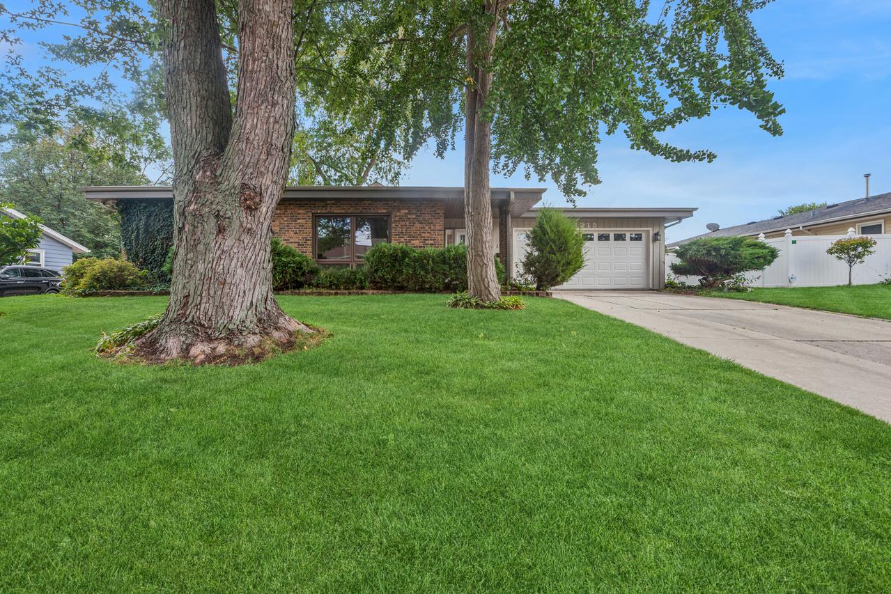 1215 Constellation Dr., Aurora, IL 60505