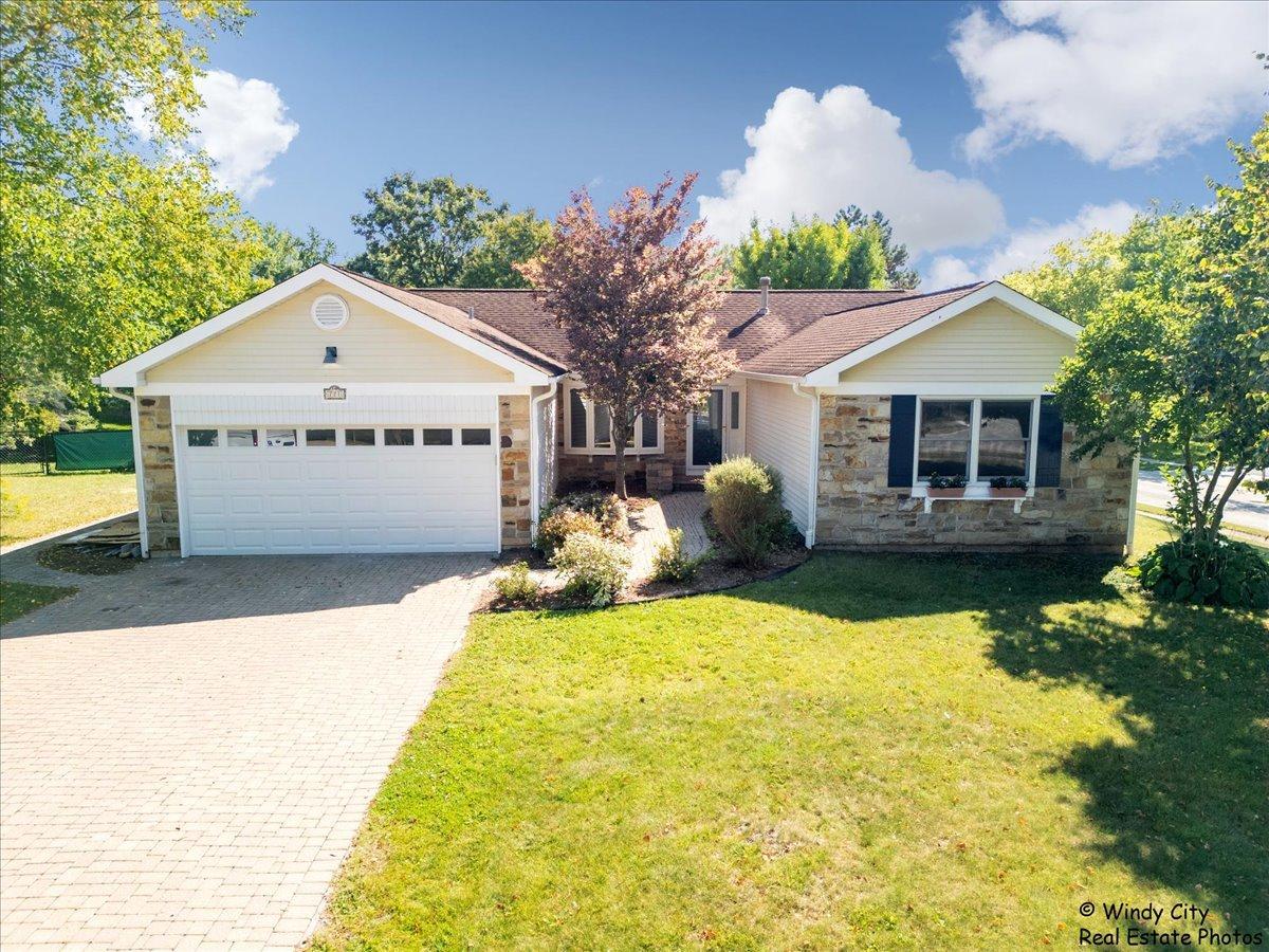 721 Brentwood Ct., Algonquin, IL 60102