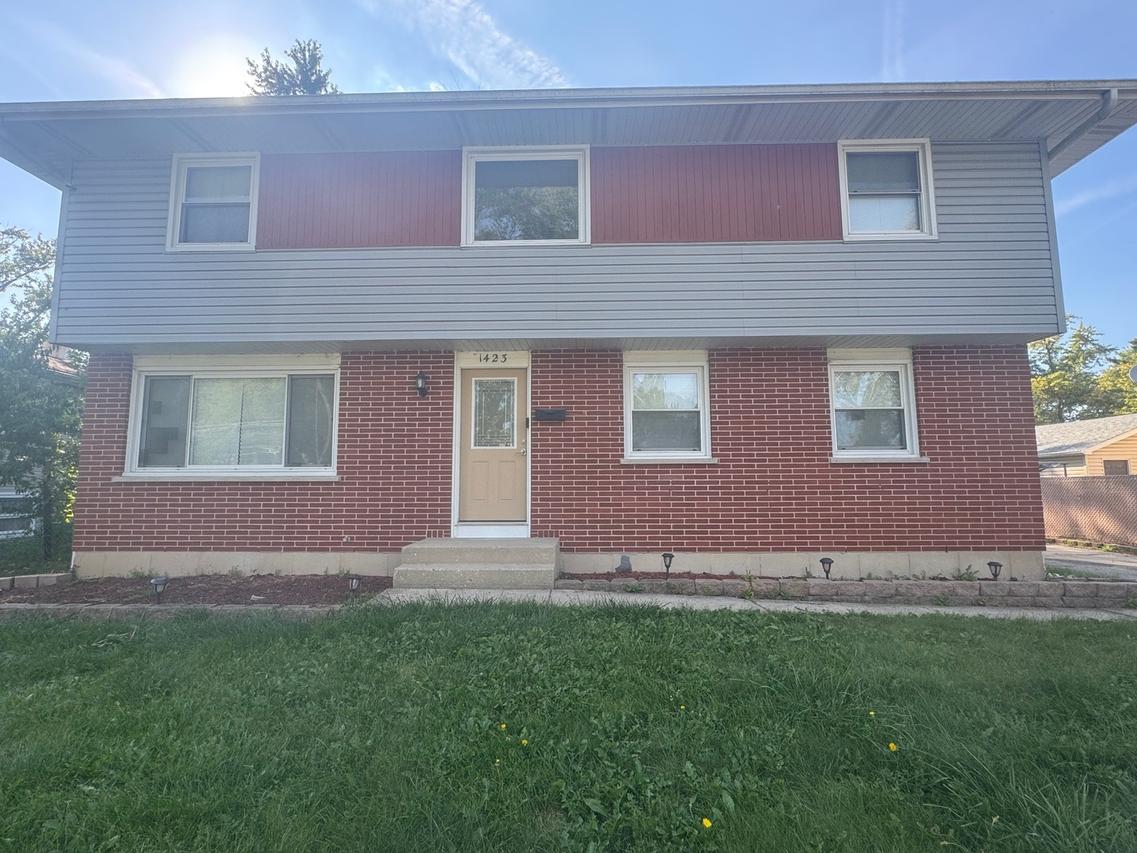 1423 Windsor Cir., Carpentersville, IL 60110