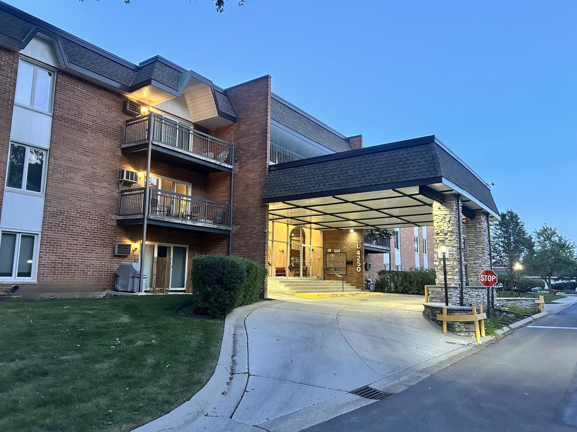 4250 Saratoga Ave. #L302, Downers Grove, IL 60515