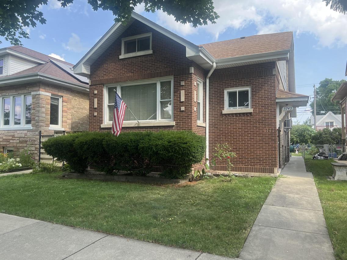 5742 W Byron St., Chicago, IL 60634