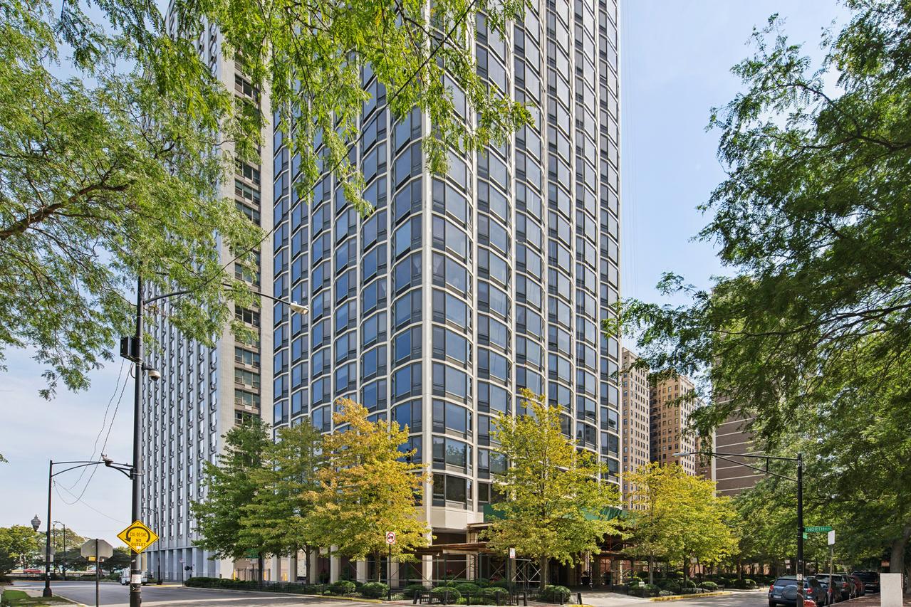 1555 N Astor St. #12SE, Chicago, IL 60610