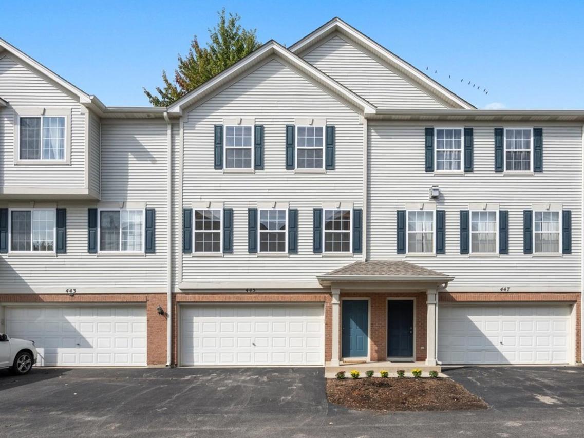 445 Evergreen Cir., Gilberts, IL 60136