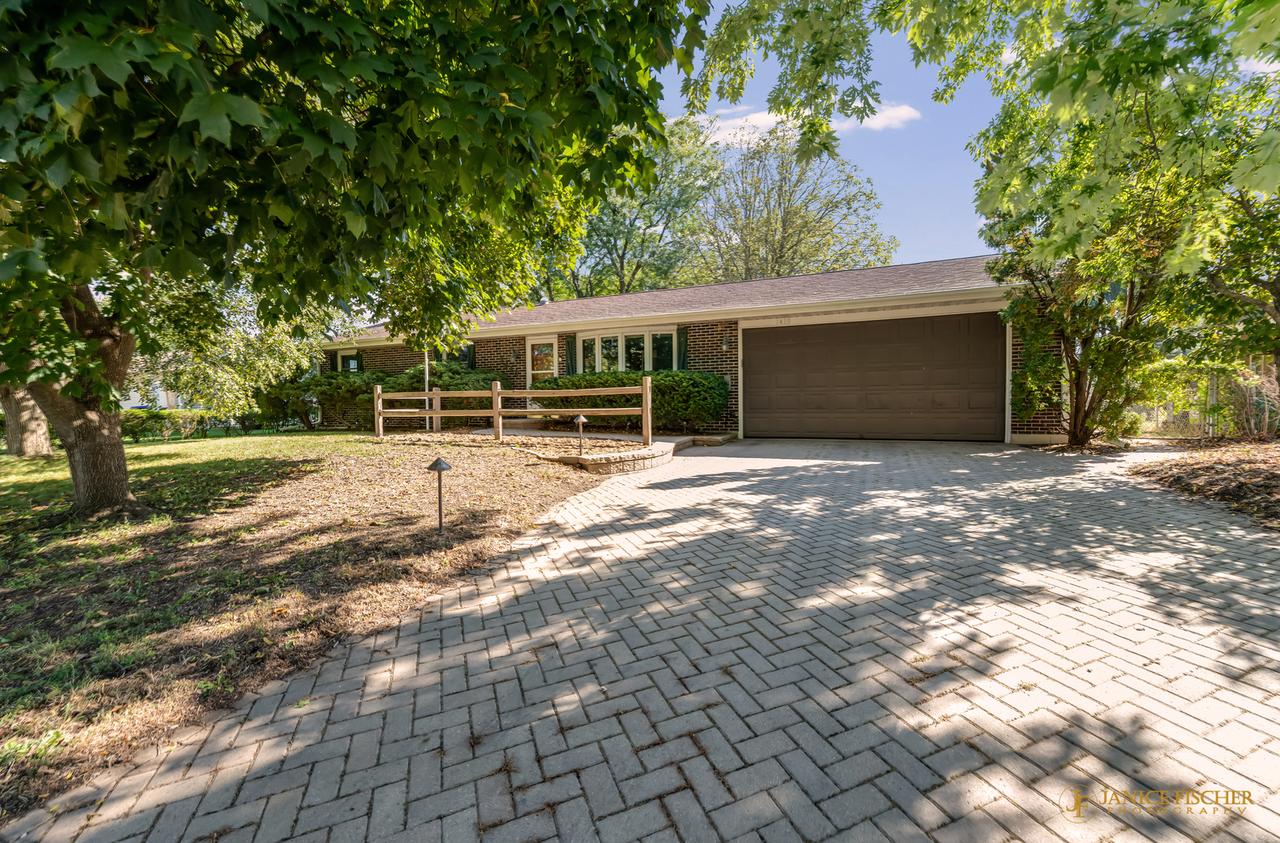 1410 N Fairview Ln., Mchenry, IL 60051