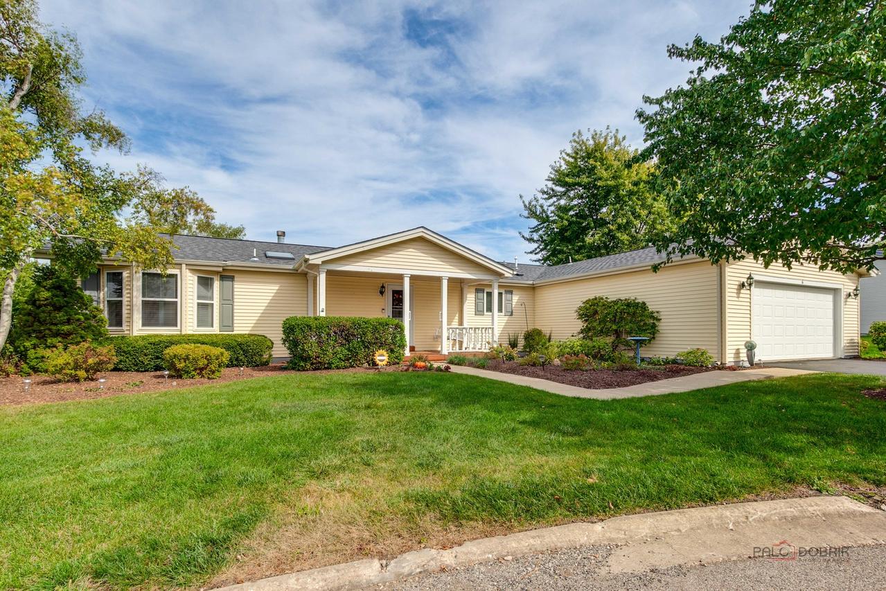 6 Secretariat Ct., Grayslake, IL 60030