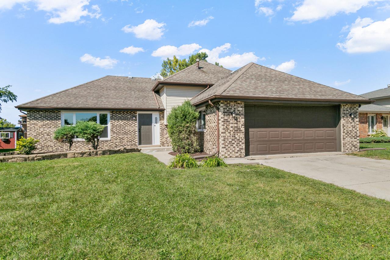 19520 Lake Lynwood Dr., Lynwood, IL 60411
